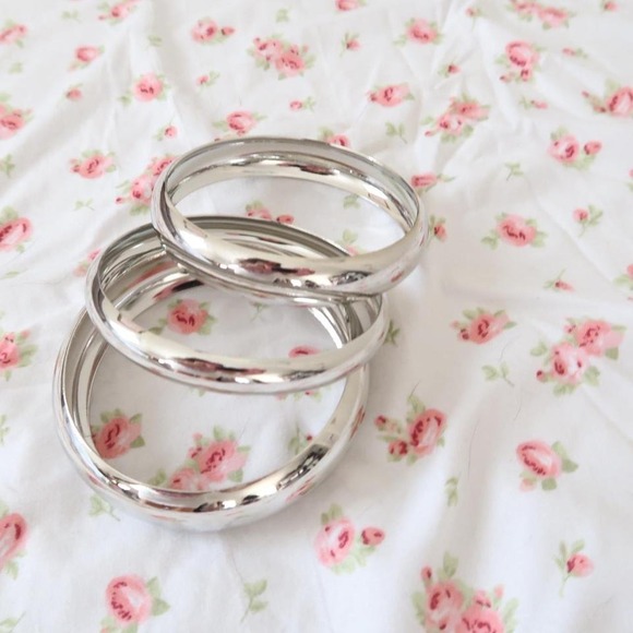 Silver Jeans Co. Low Rise Distressed Bootcut/Flares - Picture 6 of 7